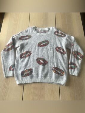 Dreamers Sweater with Multicolor Lip Prints m/l ladies detailed sweater with